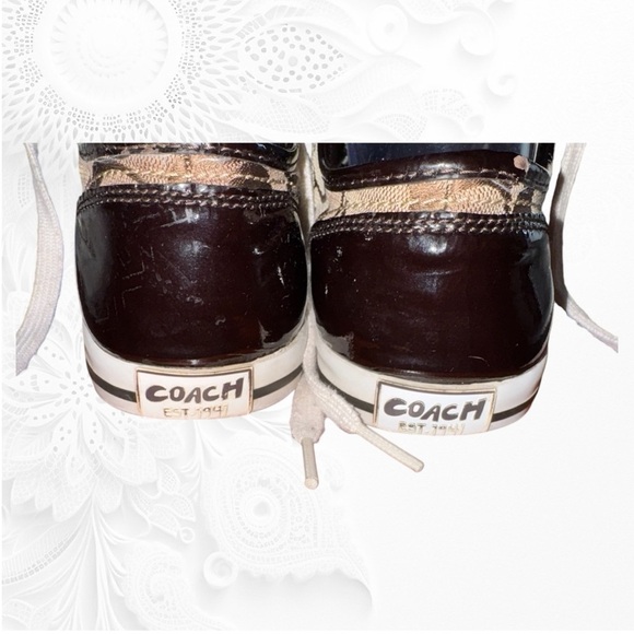 EUC Women’s Coach Folly Sneakers  with Gold Signature Size 6B - Picture 5 of 7